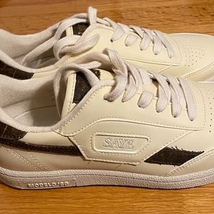 Brand new Saye womens sneakers